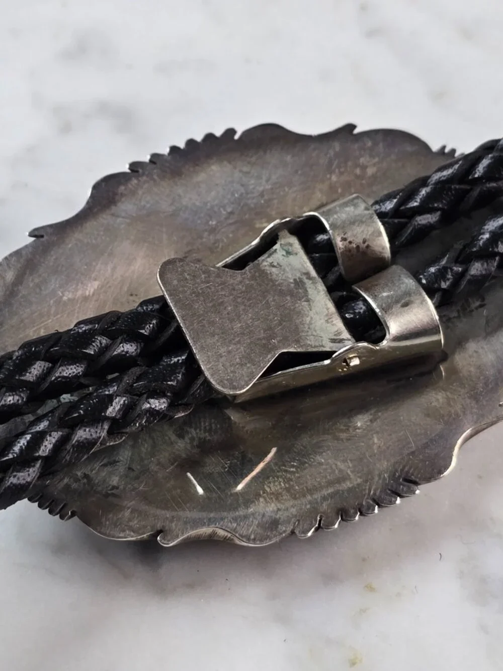 Southwestern Native American Sterling Silver Coral Bolo Tie E643
